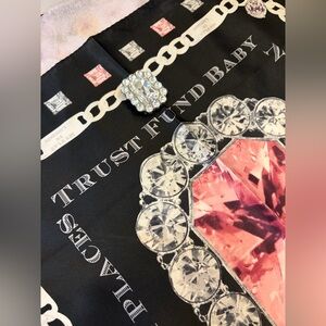 💎🩷100% SILK SCARF “TRUST FUND BABY”
PINK/BLACK GEMMED PRINT W/GEM SCARF TIE🩷💎